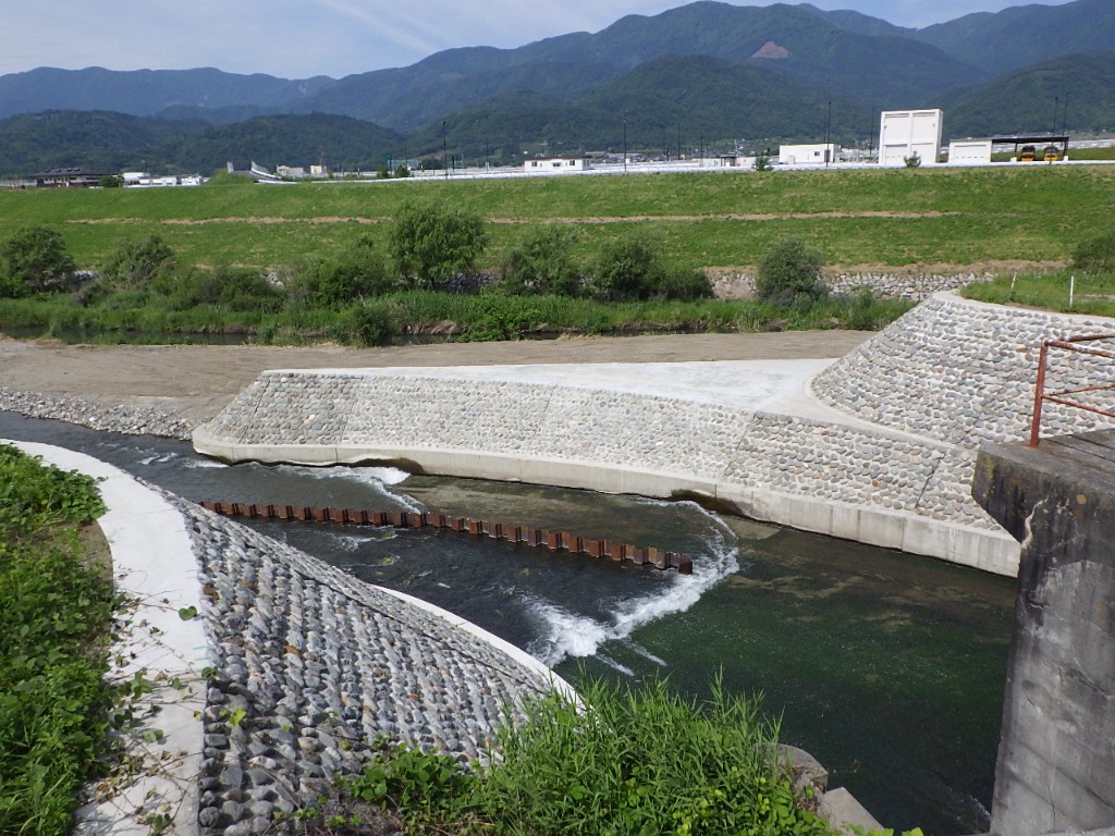 河川護岸工事の完了区間